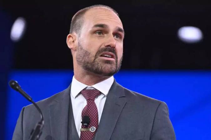 eduardo bolsonaro debe regresar a brasil tras solicitar licencia a policia federal