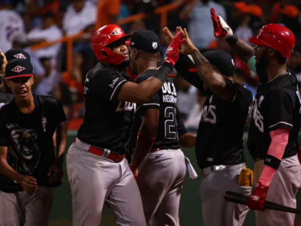 leones del escogido mantienen liderazgo en la liga dominicana de beisbol