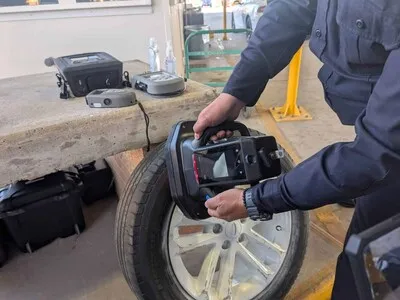 Equipo de rayos X detecta contrabando en vehículo