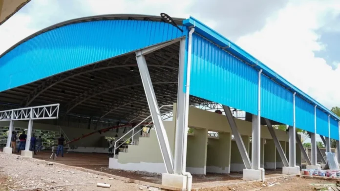 Techado de cancha escolar en San Juan