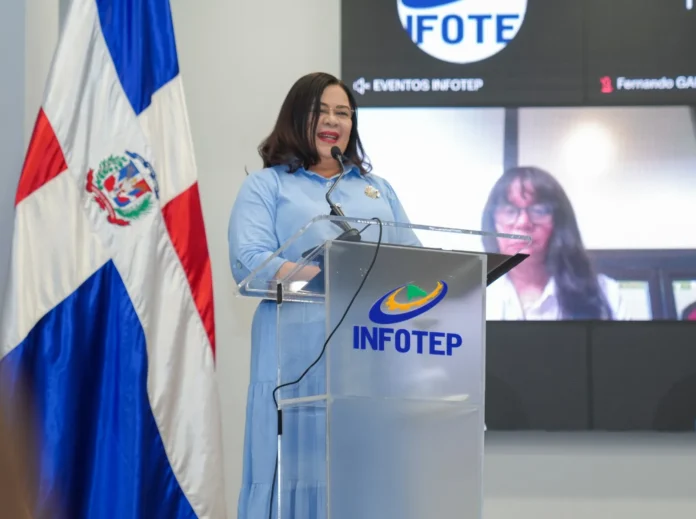 Infotep certifica emprendedores en sostenibilidad.