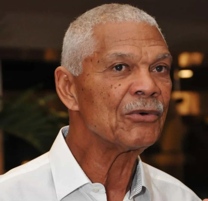 Felipe Rojas Alou critica despidos de peloteros.