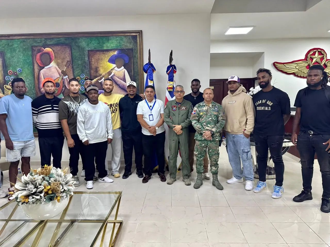 Peloteros dominicanos regresan sanos desde Venezuela.