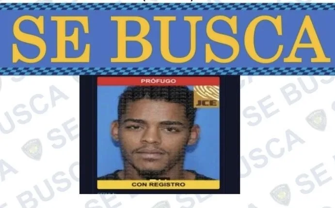 Policía busca a sospechoso de homicidio.