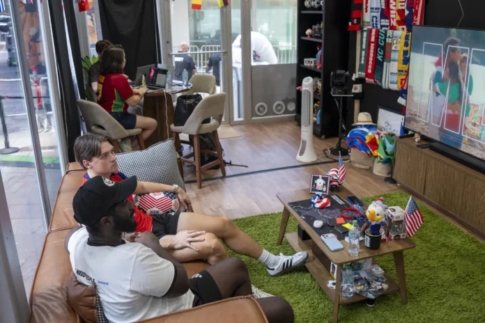Jóvenes ganan 50,000 dólares viendo Mundial.