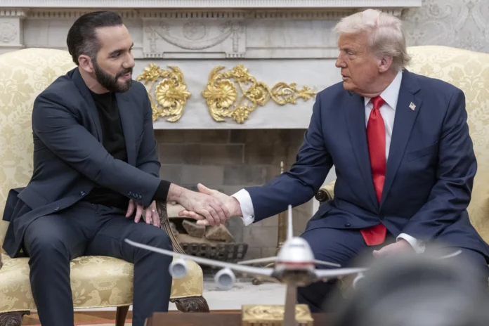 Bukele celebra independencia de Estados Unidos.