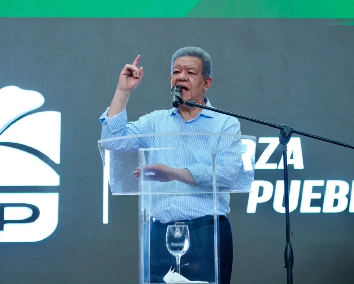 Leonel Fernández denuncia engaño sobre tarifas eléctricas.