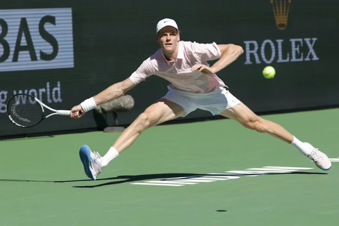 Sinner avanza a semifinales de Wimbledon.