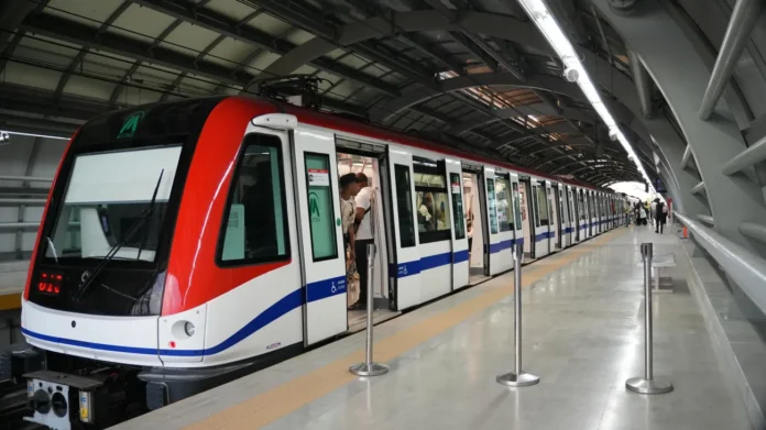 Cierre de carril en avenida Hermanas Mirabal