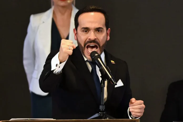 De La Espriella acusa a Petro de golpe.