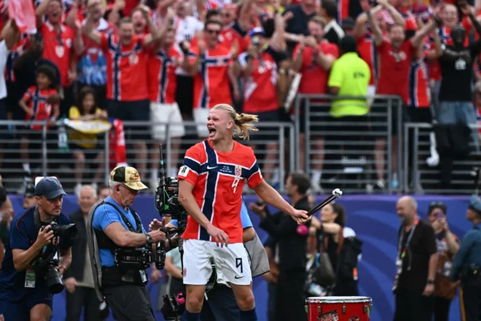 Haaland celebra su doblete en el Mundial.