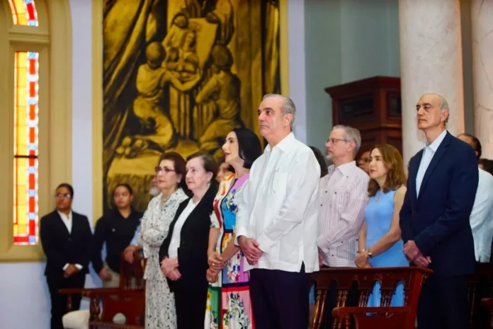 Abinader celebra su cumpleaños con misa.