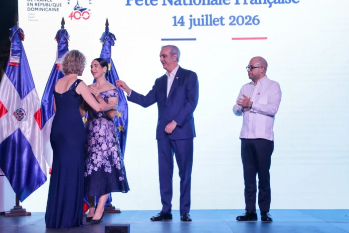 Abinader y primera dama en celebración francesa
