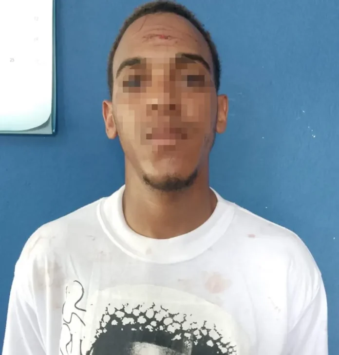 Hombre arrestado por agredir a mujer e hija