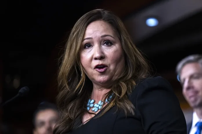 Congresista Grijalva exige detener traslado de niños.
