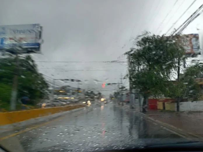 Aguaceros y tronadas en Puerto Plata.