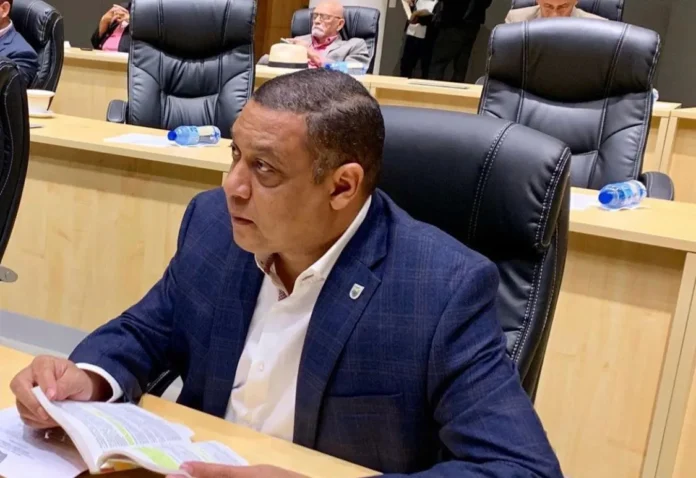 Alfredo Pichardo condena asesinato de joven.