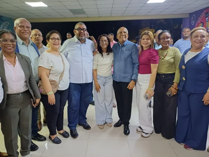 Ana Jacqueline Ureña celebra victoria electoral UASD.