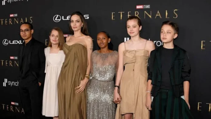 Hijos de Angelina Jolie buscan cambiar apellido.