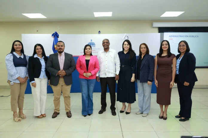 Curso de administración pública para comunicadores.