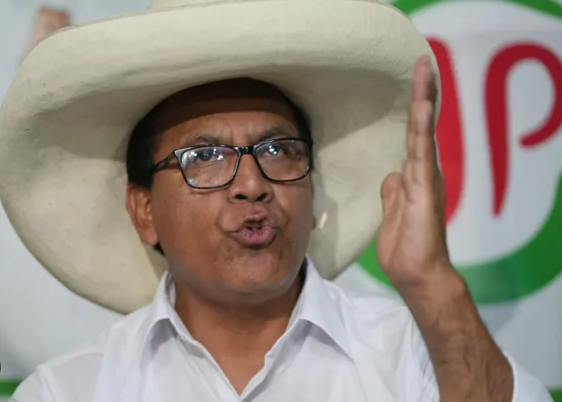 Sánchez denuncia triunfo ilegítimo de Fujimori.