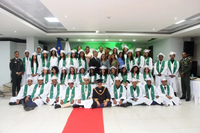 Graduación de bachilleres en Prado Oriental