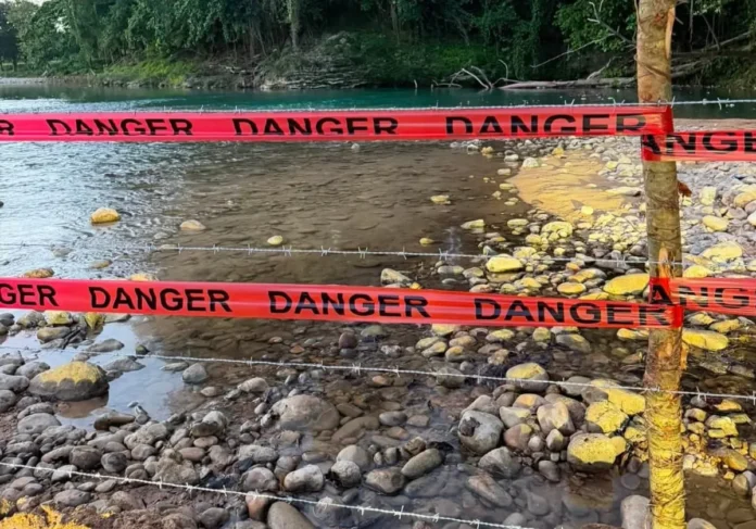 Cintas de precaución en río Jamao