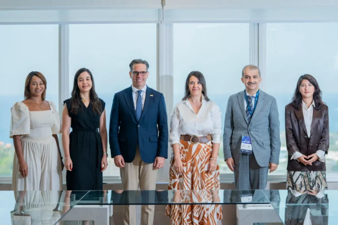 Conep y embajadora de Turquía en reunión.