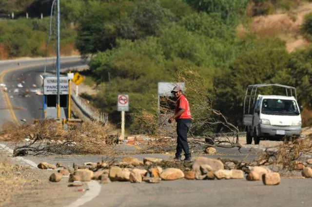 Daños en carreteras de Bolivia por bloqueos.