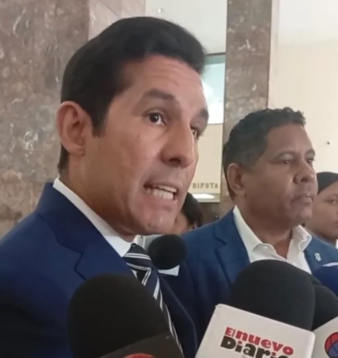 Venezolanos piden regularización migratoria urgente.