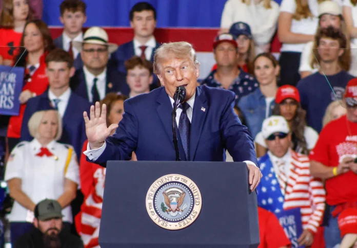 Trump en el Monte Rushmore, celebración histórica.