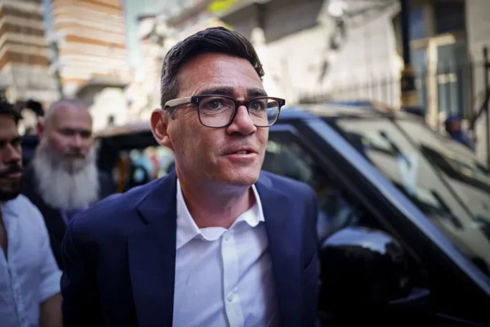 Andy Burnham lidera nominaciones para primer ministro.