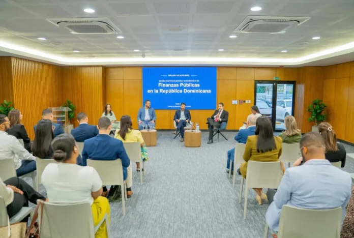 Egresados de Barna Management School en diálogo.