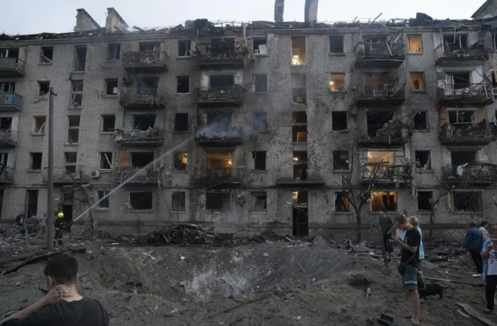 Ataque ruso en Kiev deja 23 muertos