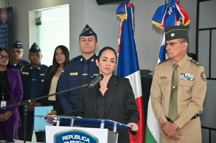 Faride Raful reafirma compromiso con la Policía.