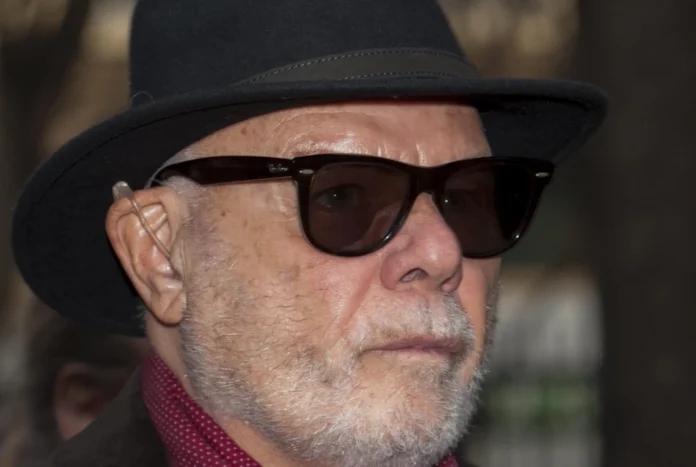 Gary Glitter enfrenta nuevos cargos por abusos.