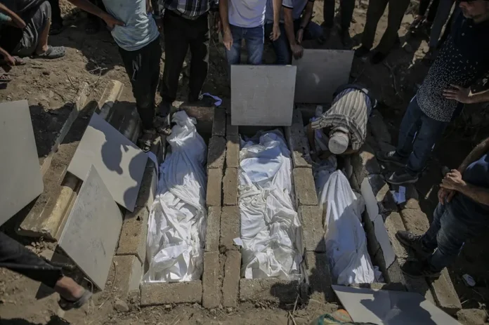 Bombardeo en Gaza causa seis muertes familiares.