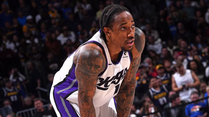 DeMar DeRozan en acción con los Pistons