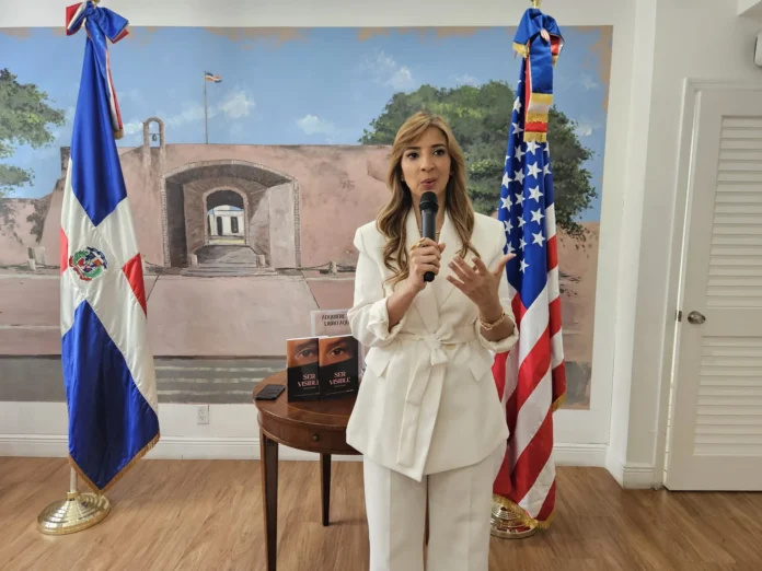 Gisel Castillo presenta su libro en Miami.