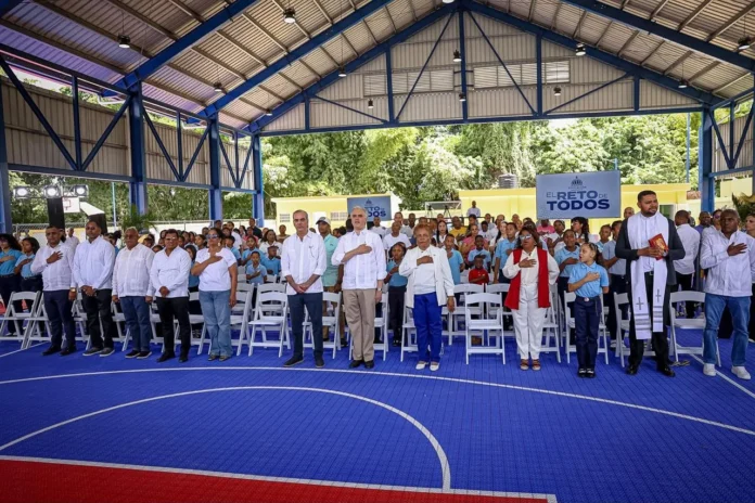 Inauguración de infraestructuras educativas en RD.