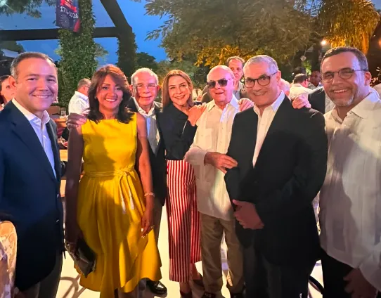 Encuentro político entre líderes dominicanos.