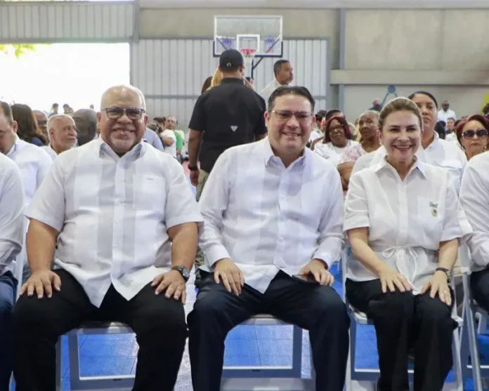 Gobierno apoya microempresarios con créditos.