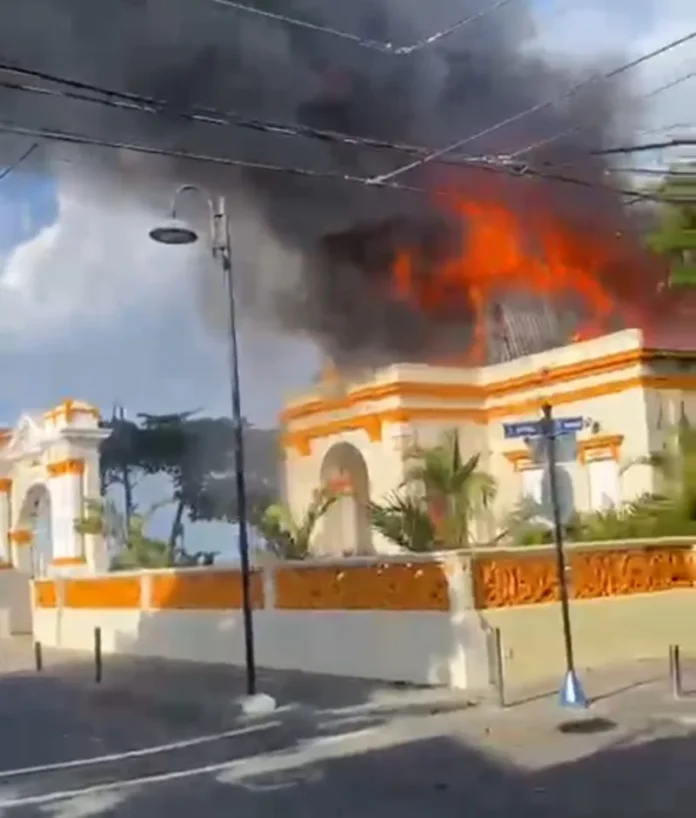 Incendio en la histórica Logia Restauración.