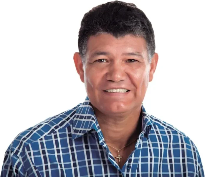 Francisco Peña aclara autorización de salida.