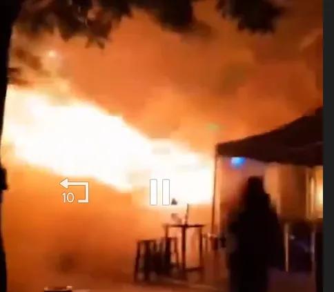 Incendio en pub de Bangkok, tragedia mortal.