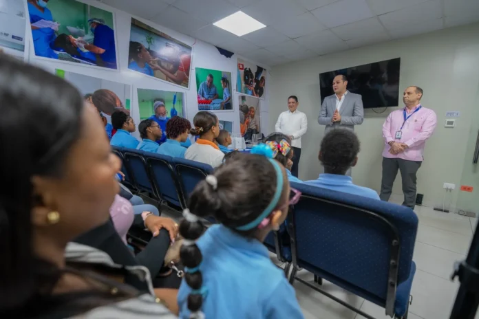 Cirugías oftalmológicas benefician a estudiantes.