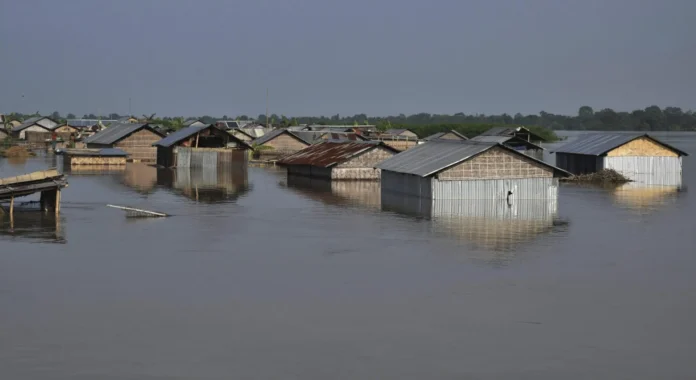 Inundaciones en Bangladés causan devastación y muertes.