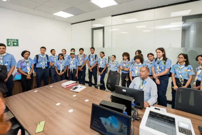 Jóvenes Scouts en jornada sobre justicia.