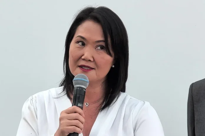 Keiko Fujimori presenta equipos de transferencia gubernamental.