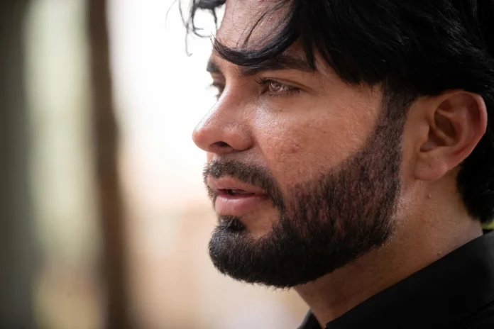 Míster Venezuela despide a su novio.
